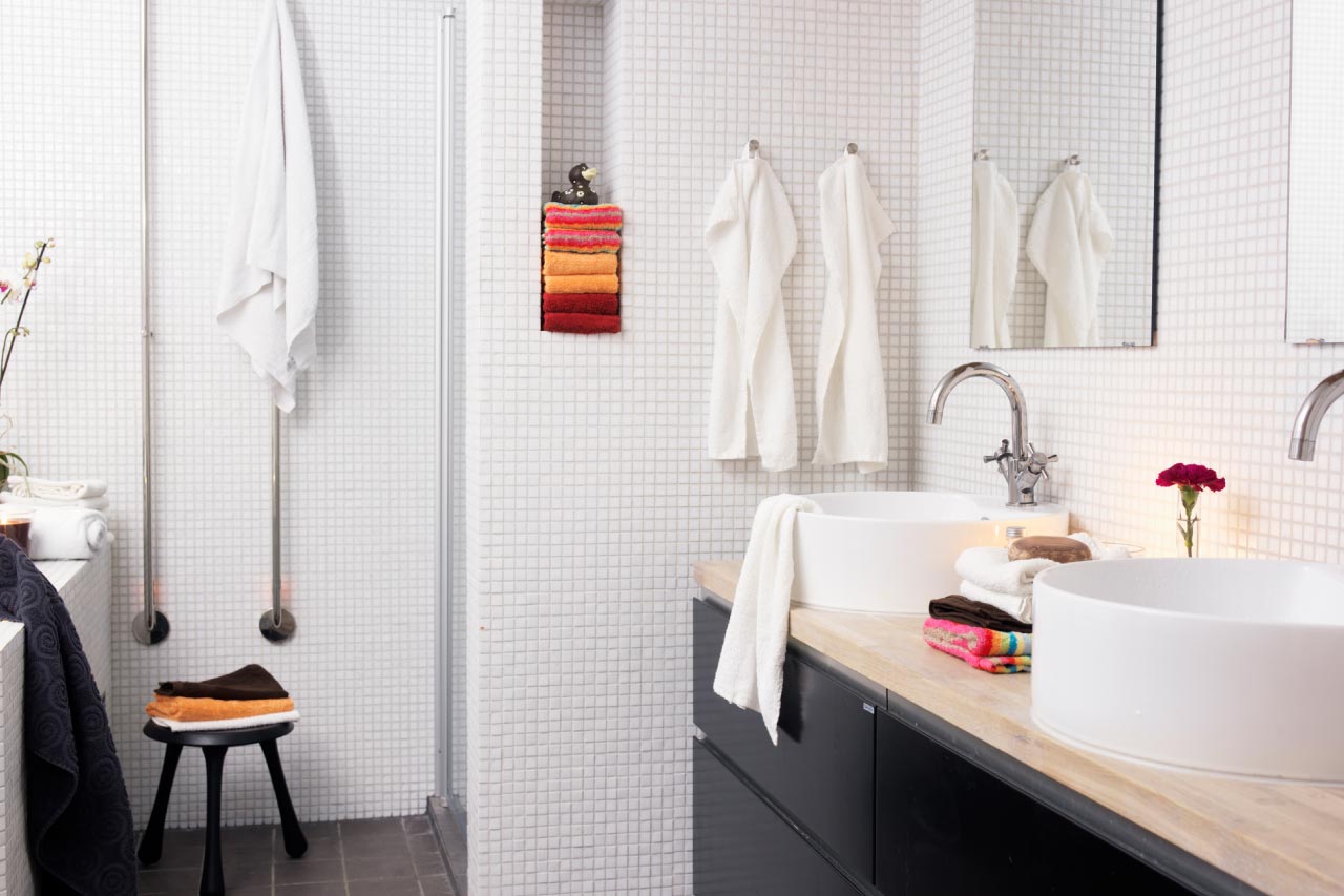 A nice white bathroom